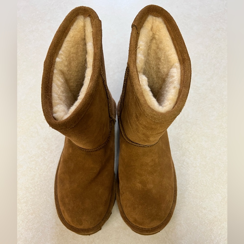 BEARPAW NWOT ELLE YOUTH HICKORY BOOTS!